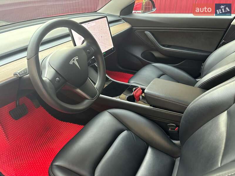 Седан Tesla Model 3 2020 в Коломиї