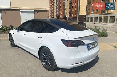 Седан Tesla Model 3 2022 в 