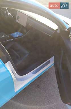 Седан Tesla Model 3 2019 в 