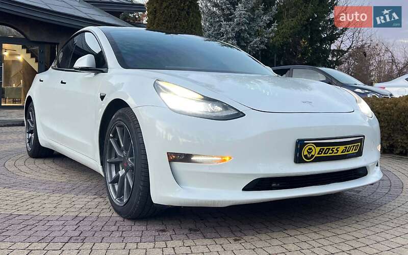 Седан Tesla Model 3 2020 в Львові