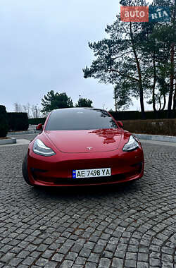 Седан Tesla Model 3 2020 в 