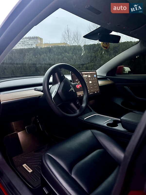 Седан Tesla Model 3 2020 в Днепре