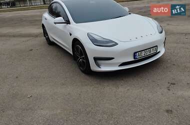 Седан Tesla Model 3 2023 в 