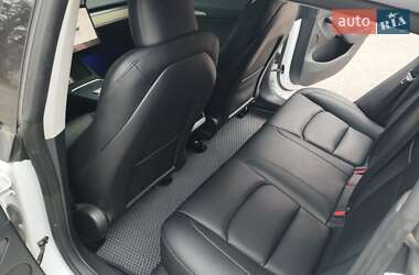 Седан Tesla Model 3 2023 в 