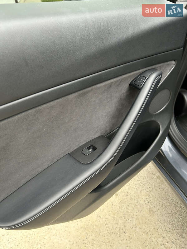 Седан Tesla Model 3 2021 в Києві