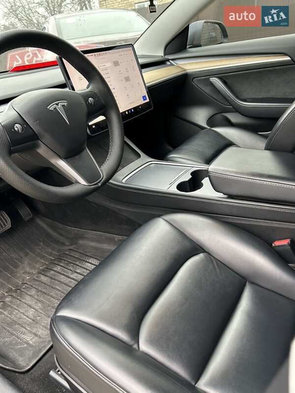 Седан Tesla Model 3 2021 в Києві