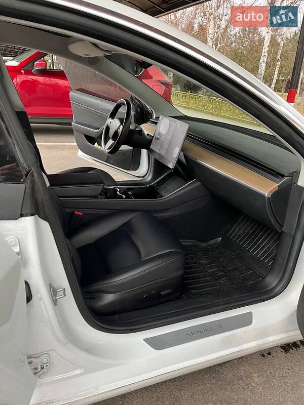 Седан Tesla Model 3 2018 в Киеве