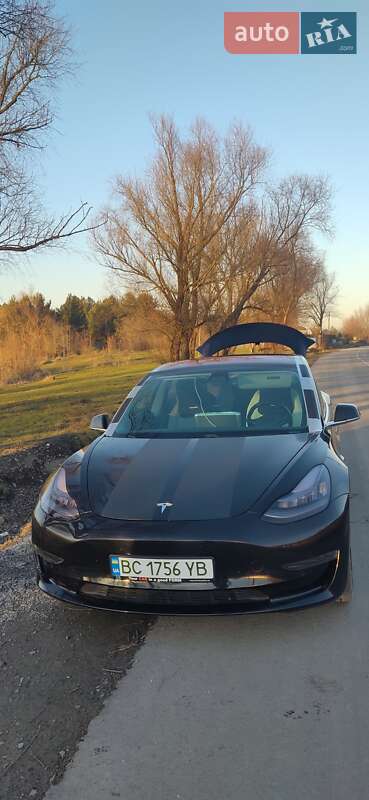 Седан Tesla Model 3 2018 в Львове