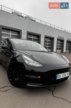 Седан Tesla Model 3 2022 в Рівному