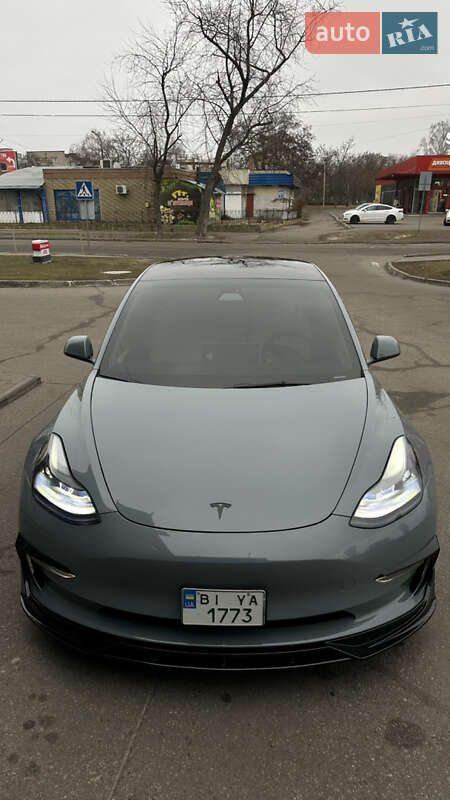 Седан Tesla Model 3 2021 в 