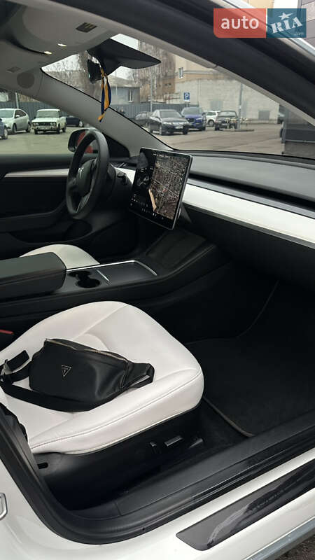 Седан Tesla Model 3 2021 в Кременчуці