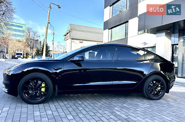 Седан Tesla Model 3 2022 в 