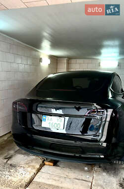 Седан Tesla Model 3 2022 в 