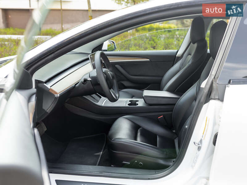 Седан Tesla Model 3 2021 в Криховцах