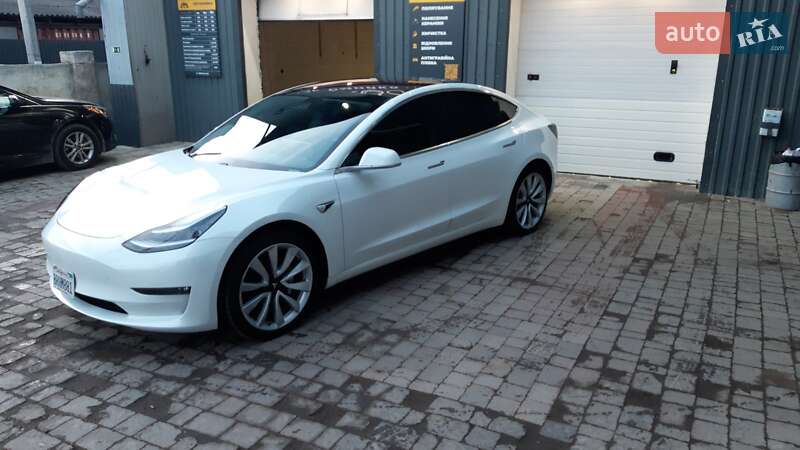 Седан Tesla Model 3 2017 в 