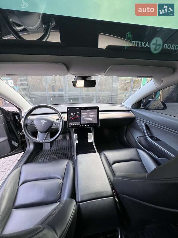 Седан Tesla Model 3 2019 в Івано-Франківську