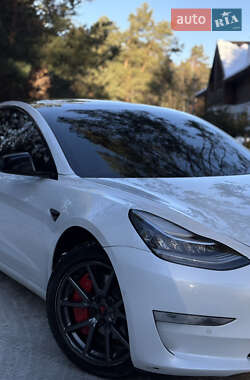 Седан Tesla Model 3 2019 в Львове