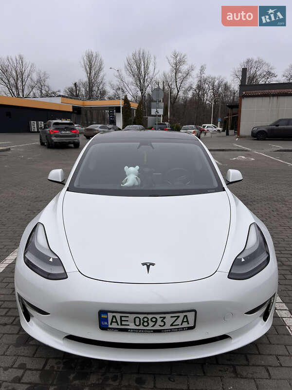 Седан Tesla Model 3 2021 в Дніпрі