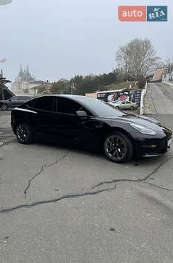Седан Tesla Model 3 2021 в 