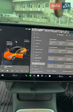 Седан Tesla Model 3 2021 в 