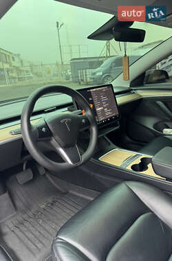 Седан Tesla Model 3 2021 в 