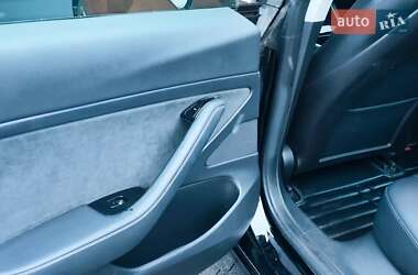 Седан Tesla Model 3 2020 в 