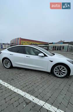 Седан Tesla Model 3 2022 в 