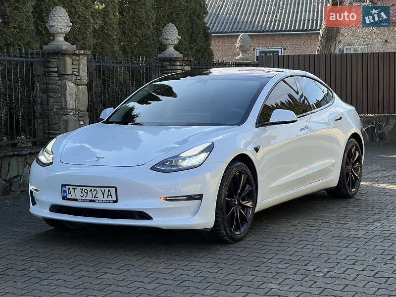 Седан Tesla Model 3 2018 в Ивано-Франковске