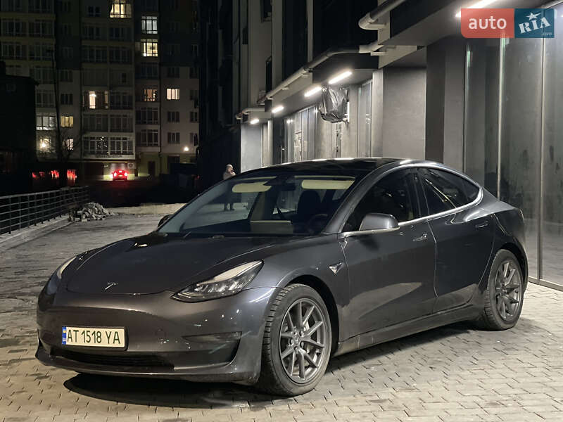 Седан Tesla Model 3 2019 в 