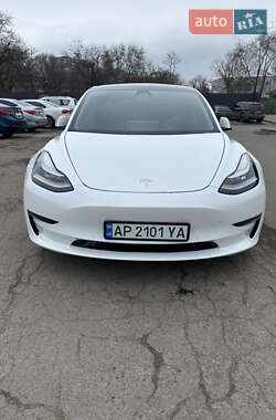 Седан Tesla Model 3 2020 в 