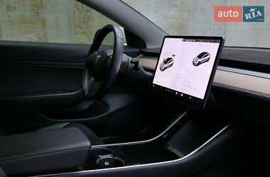 Седан Tesla Model 3 2018 в 
