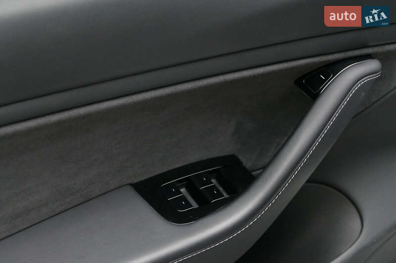 Седан Tesla Model 3 2018 в Львове
