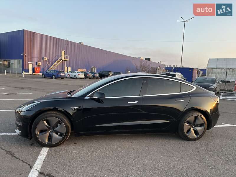 Седан Tesla Model 3 2019 в Рівному
