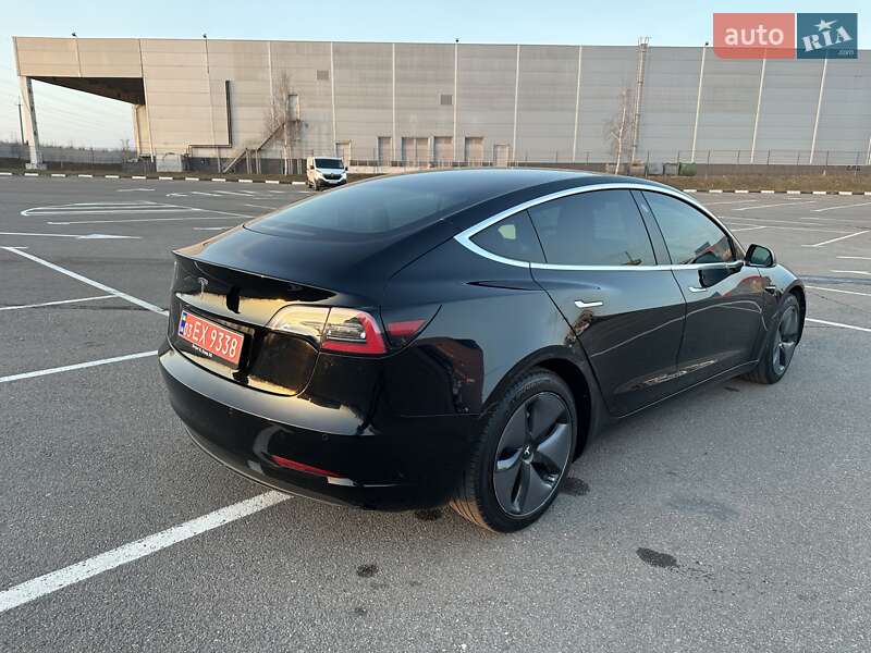 Седан Tesla Model 3 2019 в Рівному