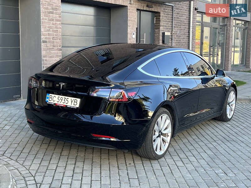 Седан Tesla Model 3 2019 в Львові