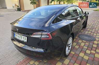 Седан Tesla Model 3 2022 в 