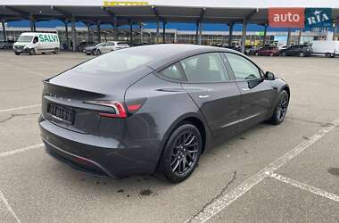 Седан Tesla Model 3 2024 в 