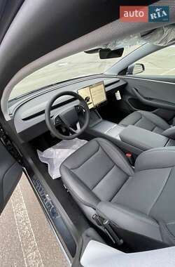 Седан Tesla Model 3 2024 в 