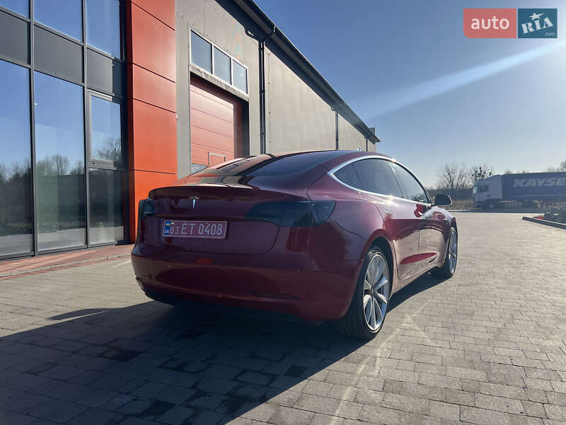 Седан Tesla Model 3 2018 в Львові