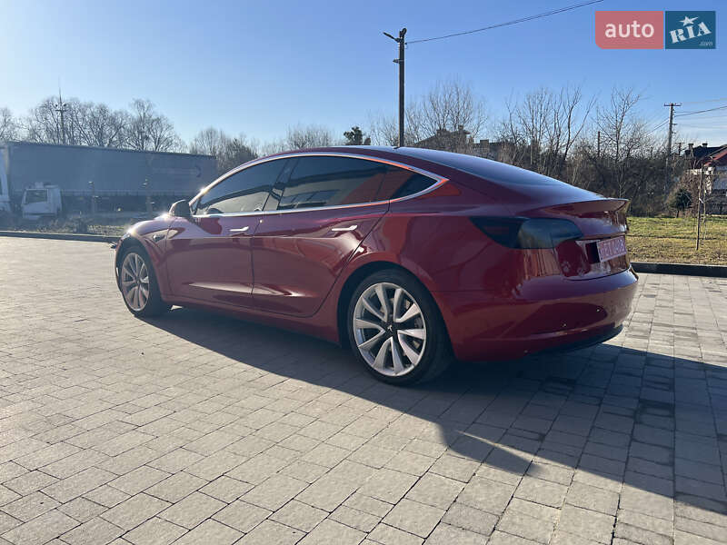 Седан Tesla Model 3 2018 в Львові