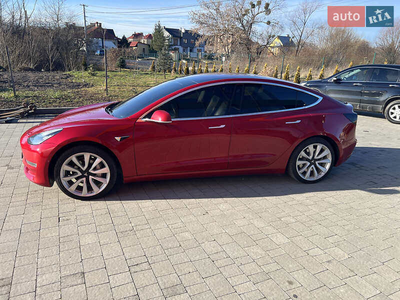 Седан Tesla Model 3 2018 в Львові