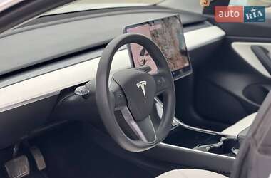 Седан Tesla Model 3 2020 в 