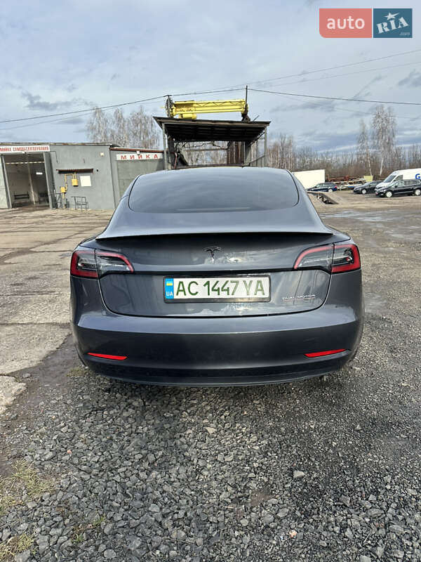 Седан Tesla Model 3 2023 в Львове