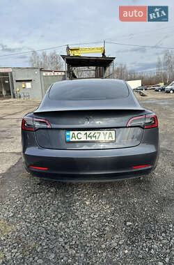Седан Tesla Model 3 2023 в 