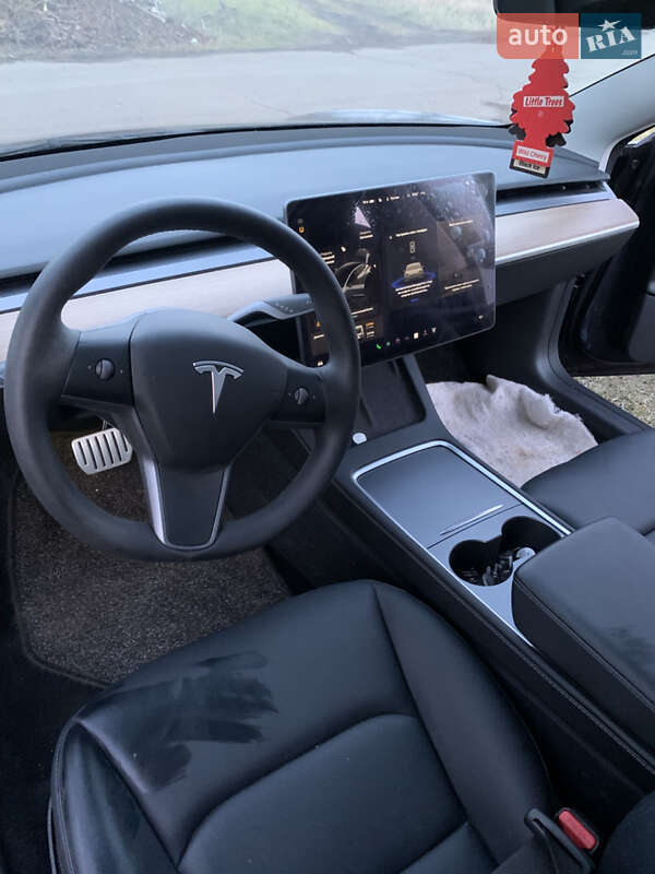 Седан Tesla Model 3 2023 в Гребенке