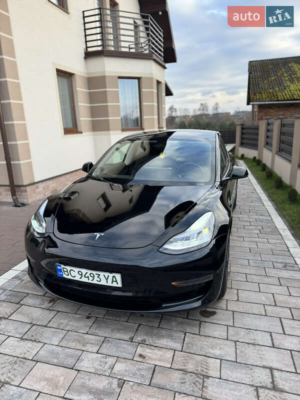 Седан Tesla Model 3 2022 в Львові