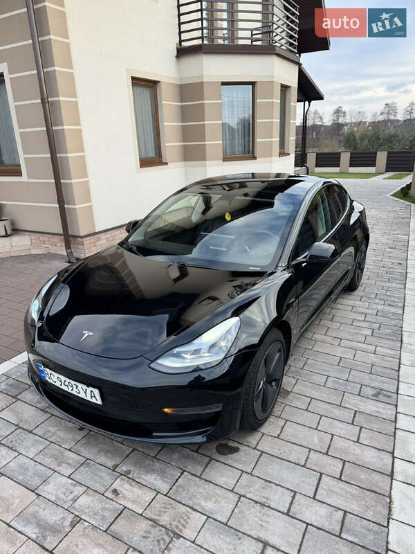 Седан Tesla Model 3 2022 в Львові