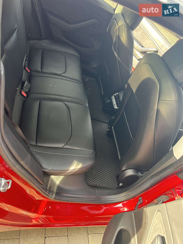 Седан Tesla Model 3 2018 в Львові