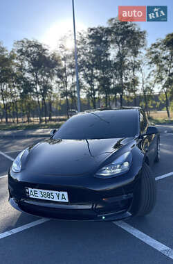 Седан Tesla Model 3 2022 в 