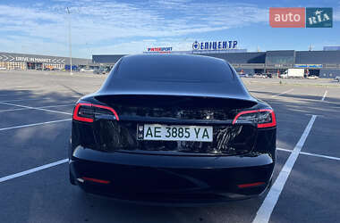Седан Tesla Model 3 2022 в 